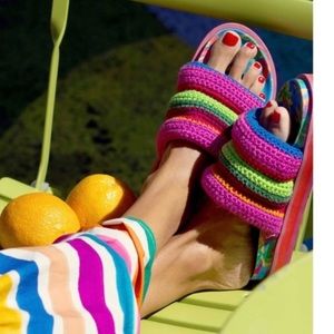 Farm Rio Blue Macaw Crochet Anatomic Platform Slide Sandal